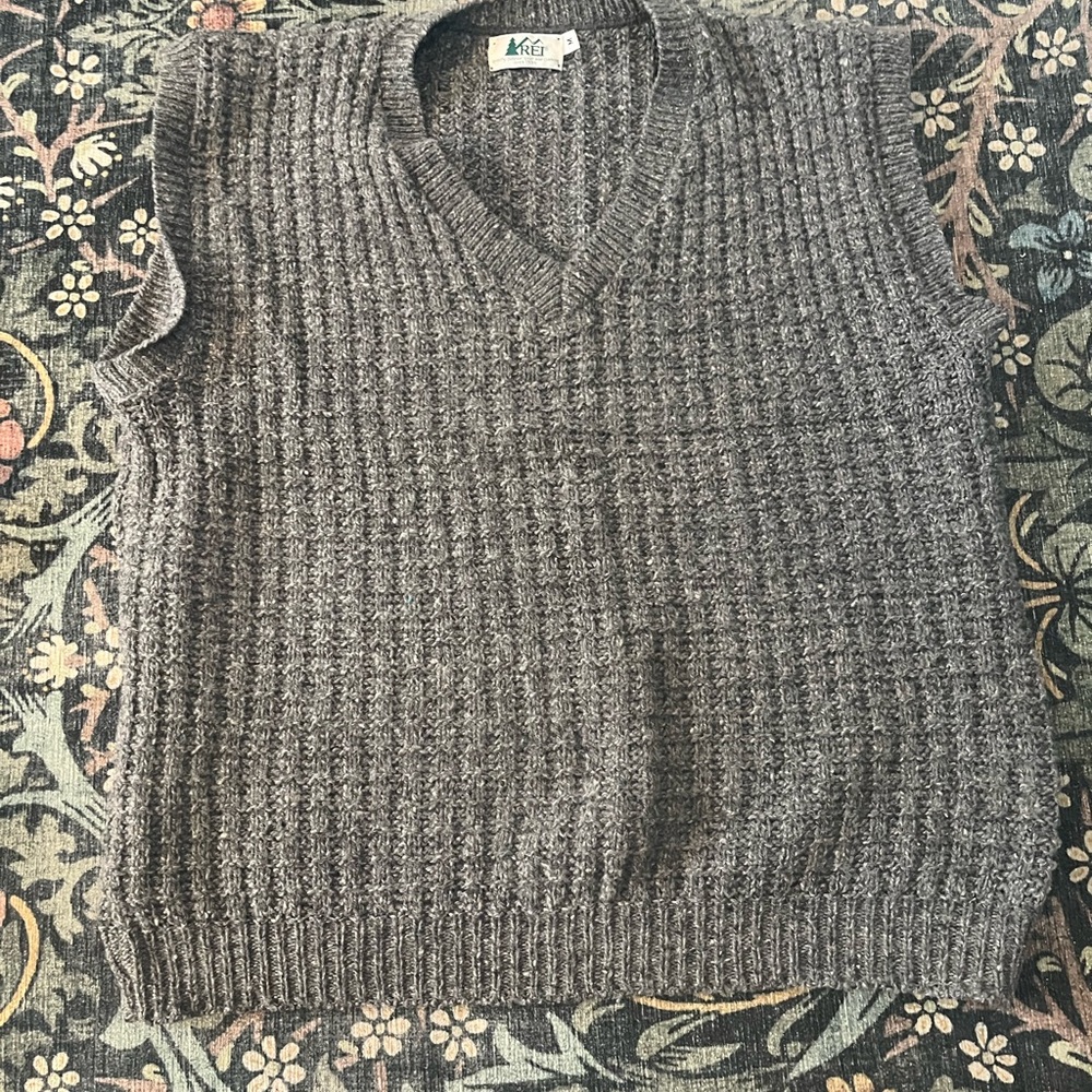 REI Men's V-Neck Gray Sweater Vest